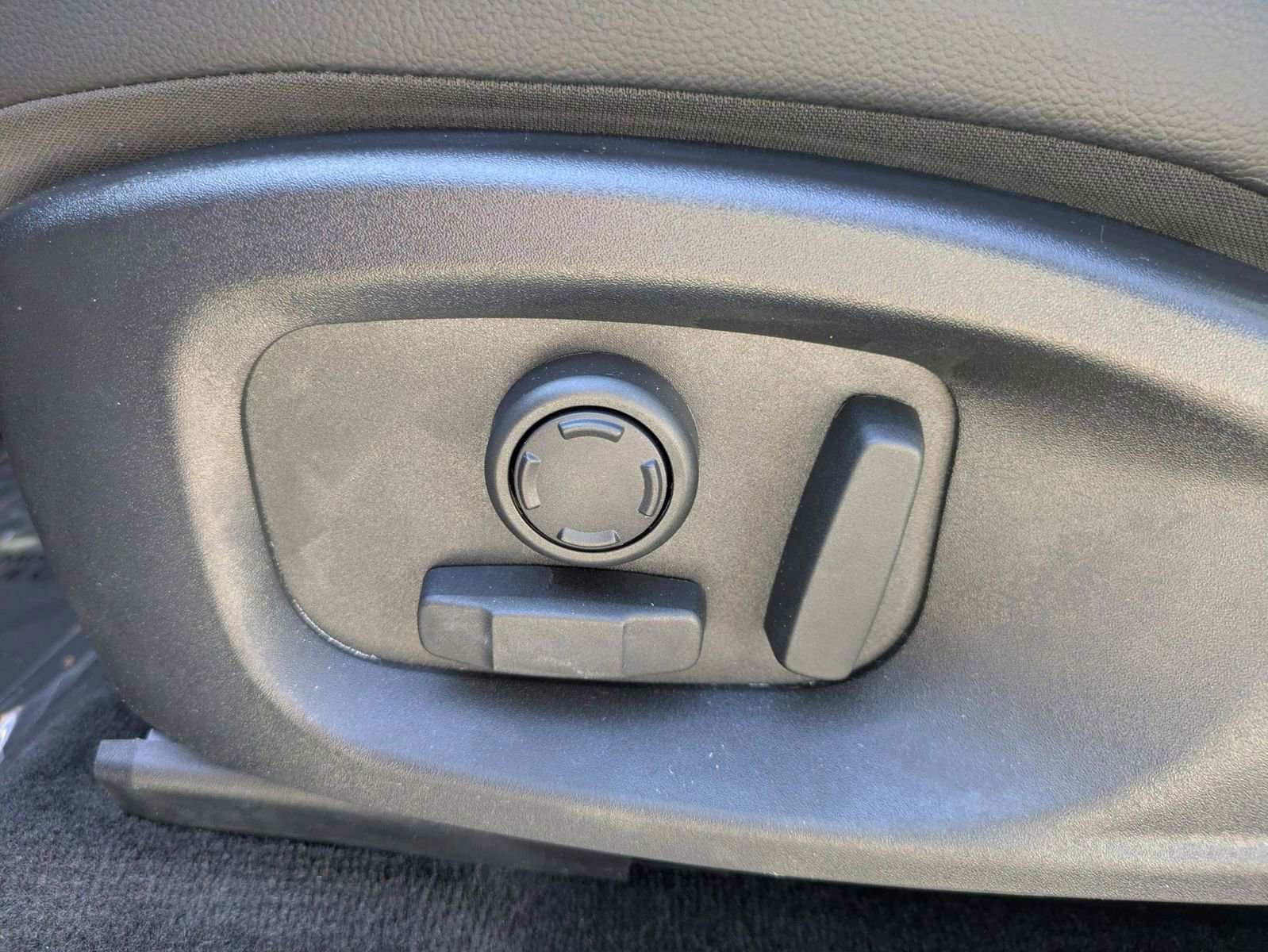 Used 2024 Jaguar E-PACE R-Dynamic SE image 16