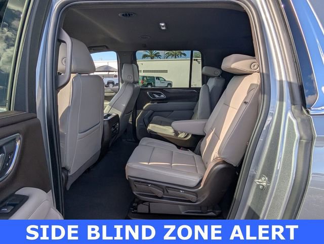 Used 2022 Chevrolet Suburban LT w/ Luxury Package image 6