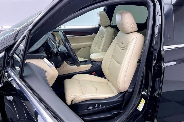 Used 2017 Cadillac XT5 Premium Luxury w/ Driver Assist Package image 16