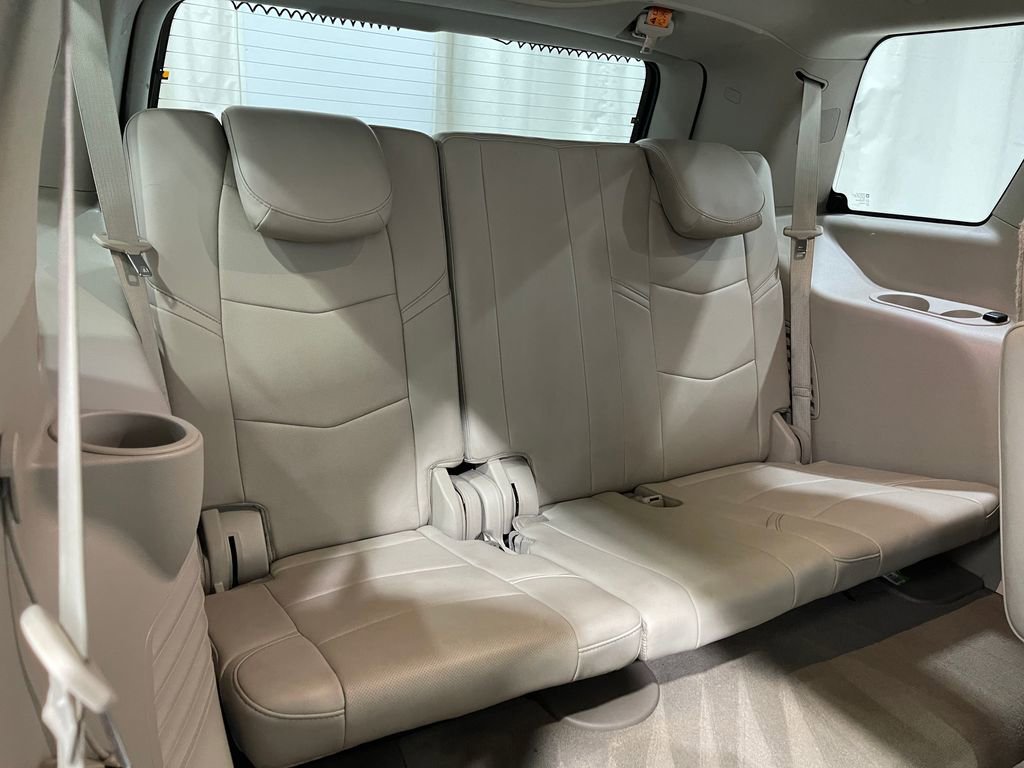 Used 2016 Cadillac Escalade Luxury image 34