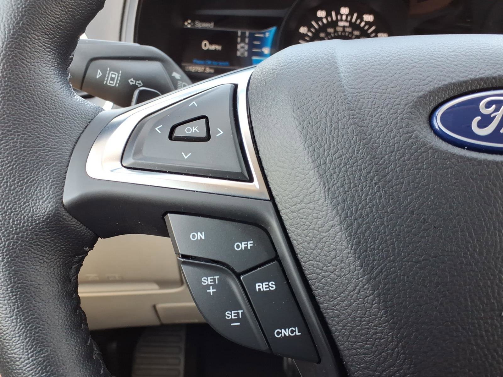 Used 2023 Ford Edge Titanium w/ Class II Trailer Tow Package AWD/4WD image 25