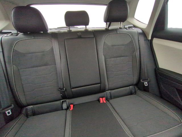 Certified 2025 Volkswagen Taos SE image 23