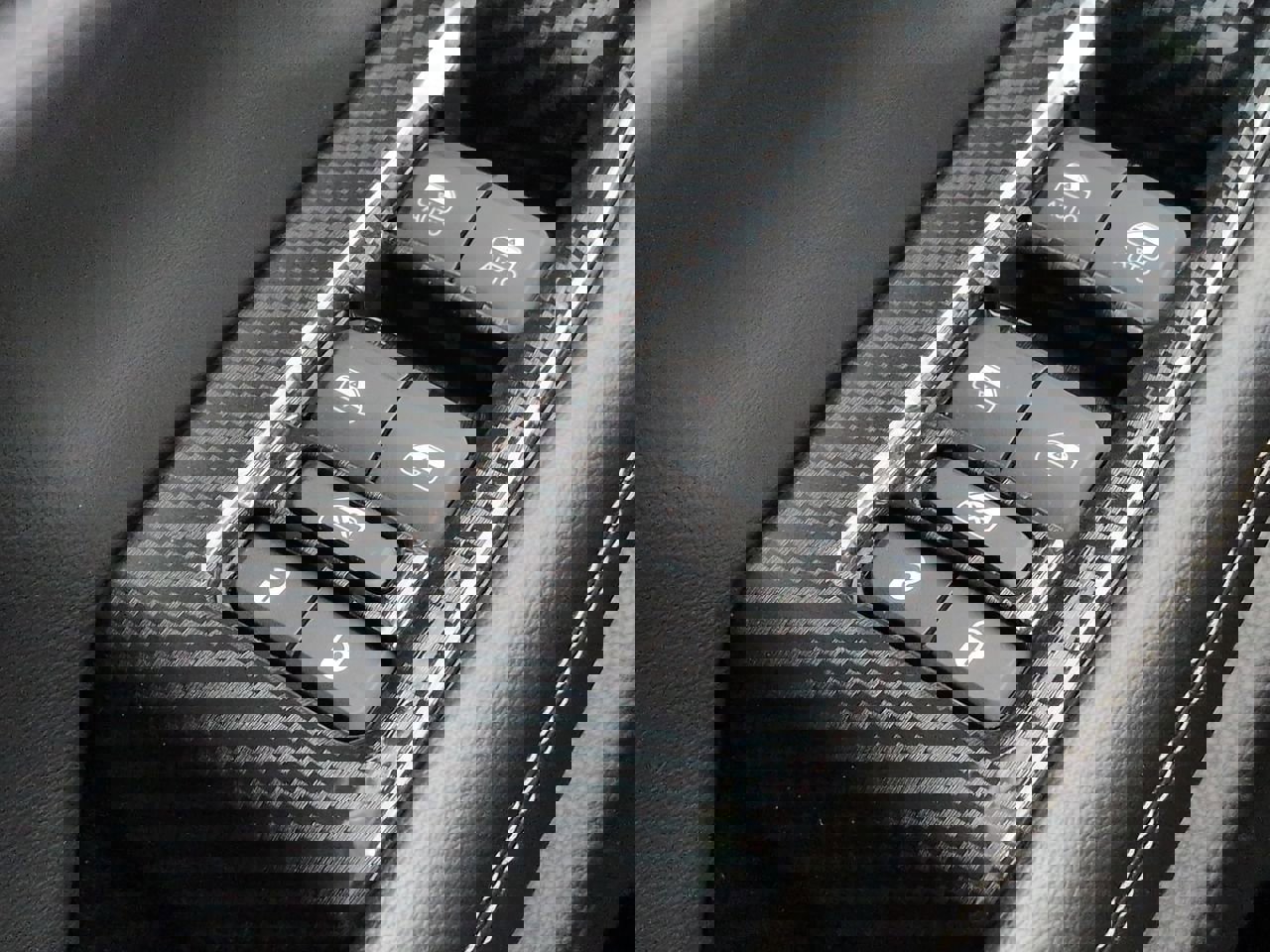 Used 2023 Jeep Grand Cherokee Limited image 24