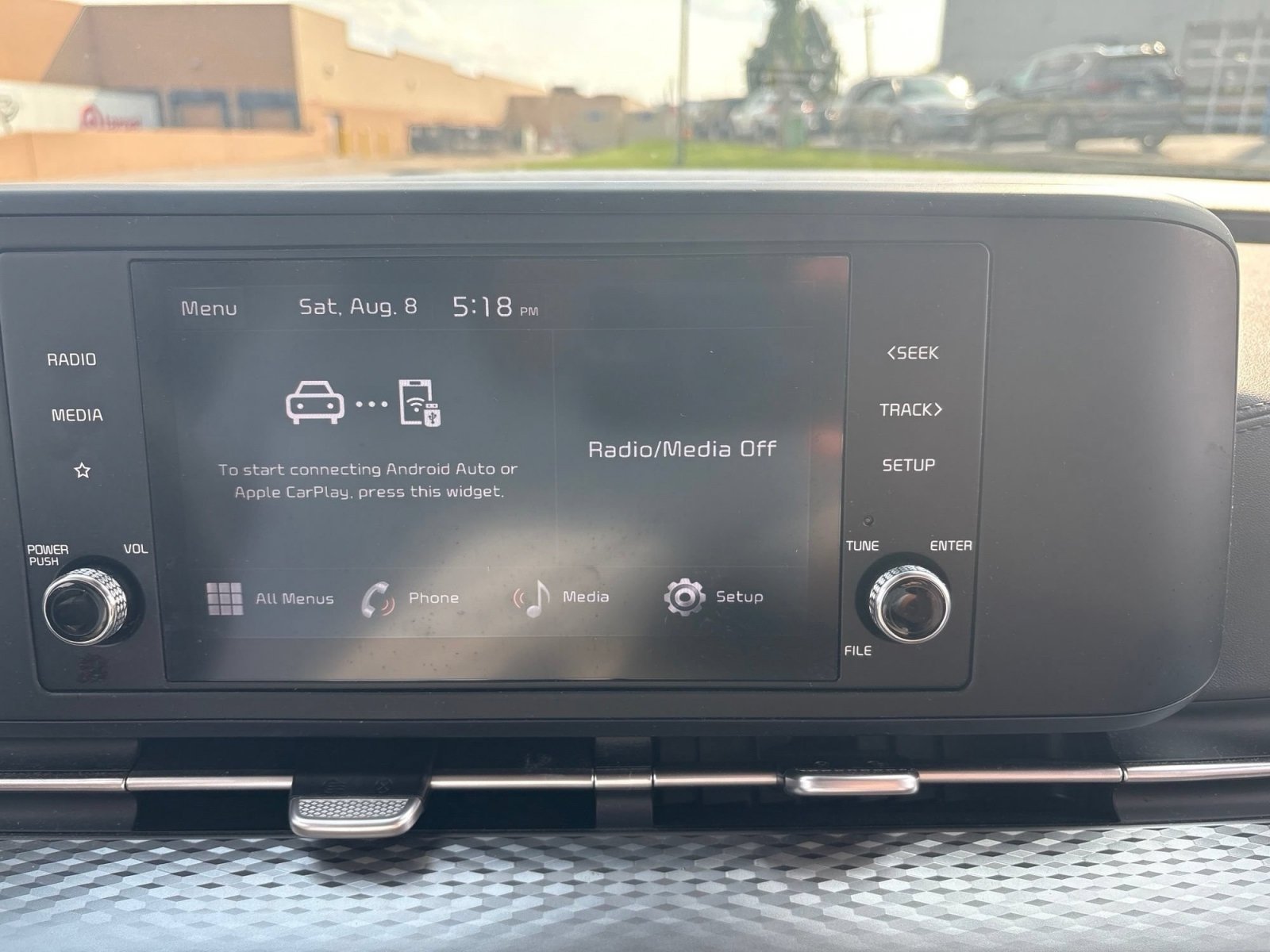 Used 2024 Kia Carnival LX FWD image 2