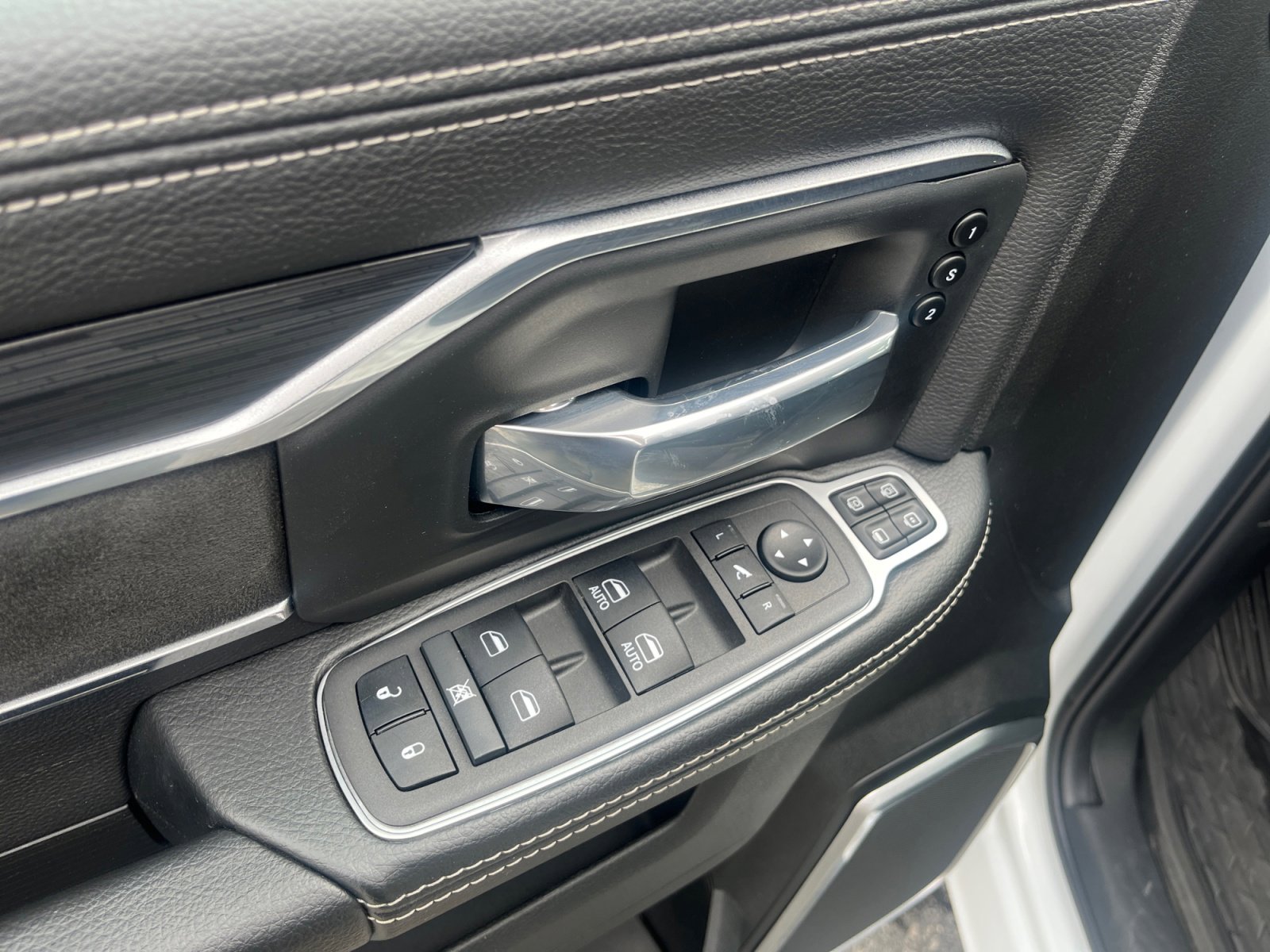 Used 2024 RAM 2500 Laramie w/ Night Edition image 14