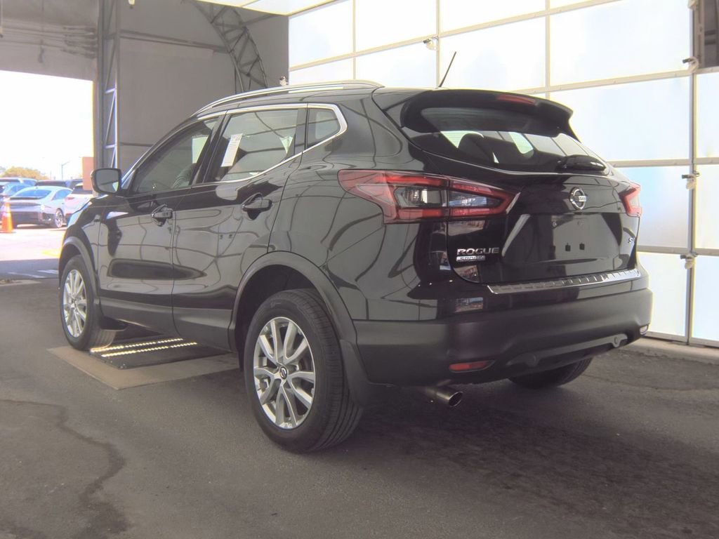 Used 2020 Nissan Rogue Sport SV FWD image 4