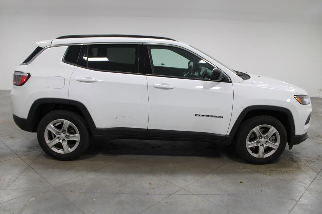 Used 2024 Jeep Compass Latitude image 11