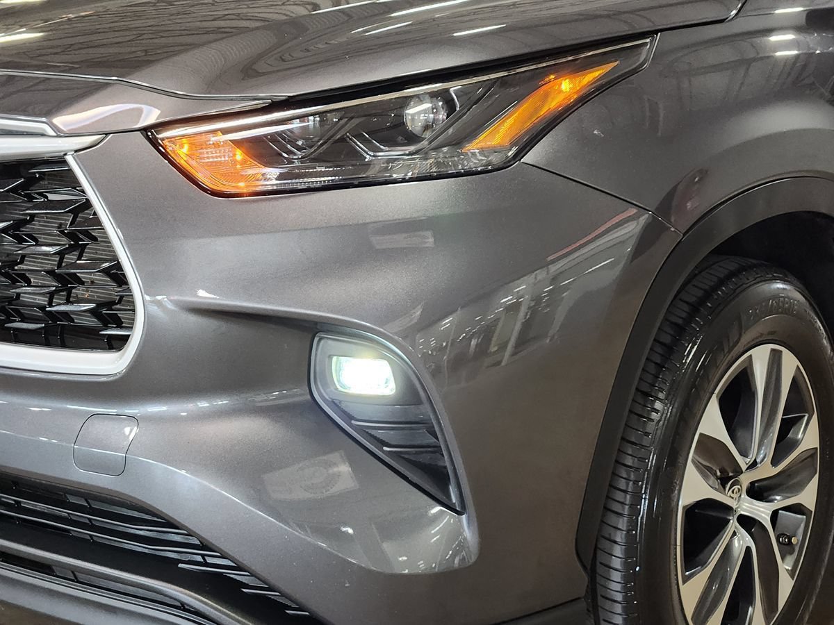Used 2024 Toyota Highlander XLE FWD image 14