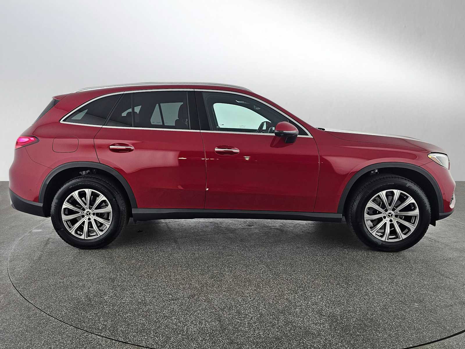 Certified 2025 Mercedes-Benz GLC 300 image 4