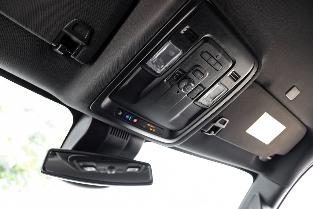 Used 2024 Chevrolet Suburban Premier image 28