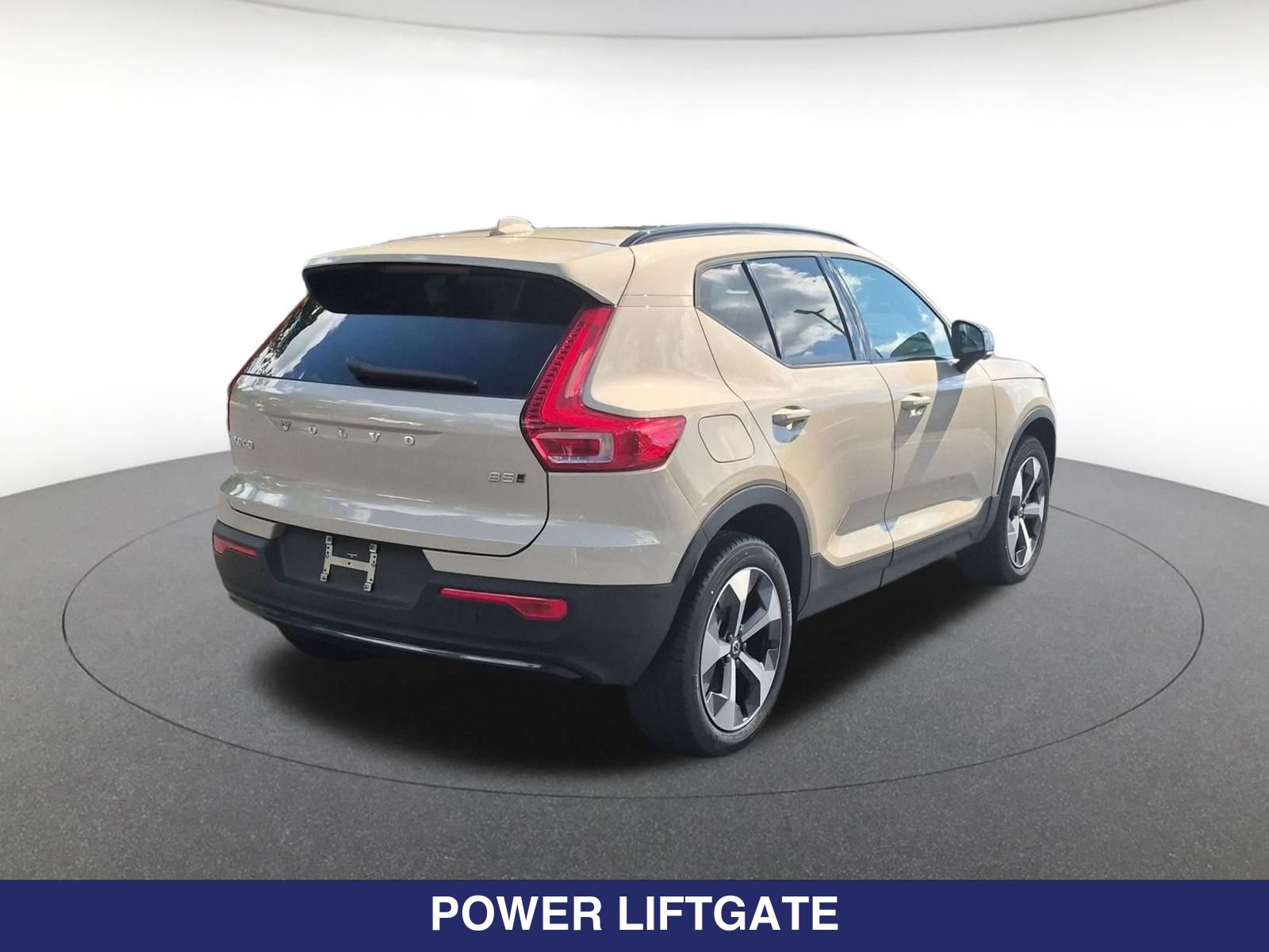 New 2026 Volvo XC40 B5 Plus AWD/4WD image 6