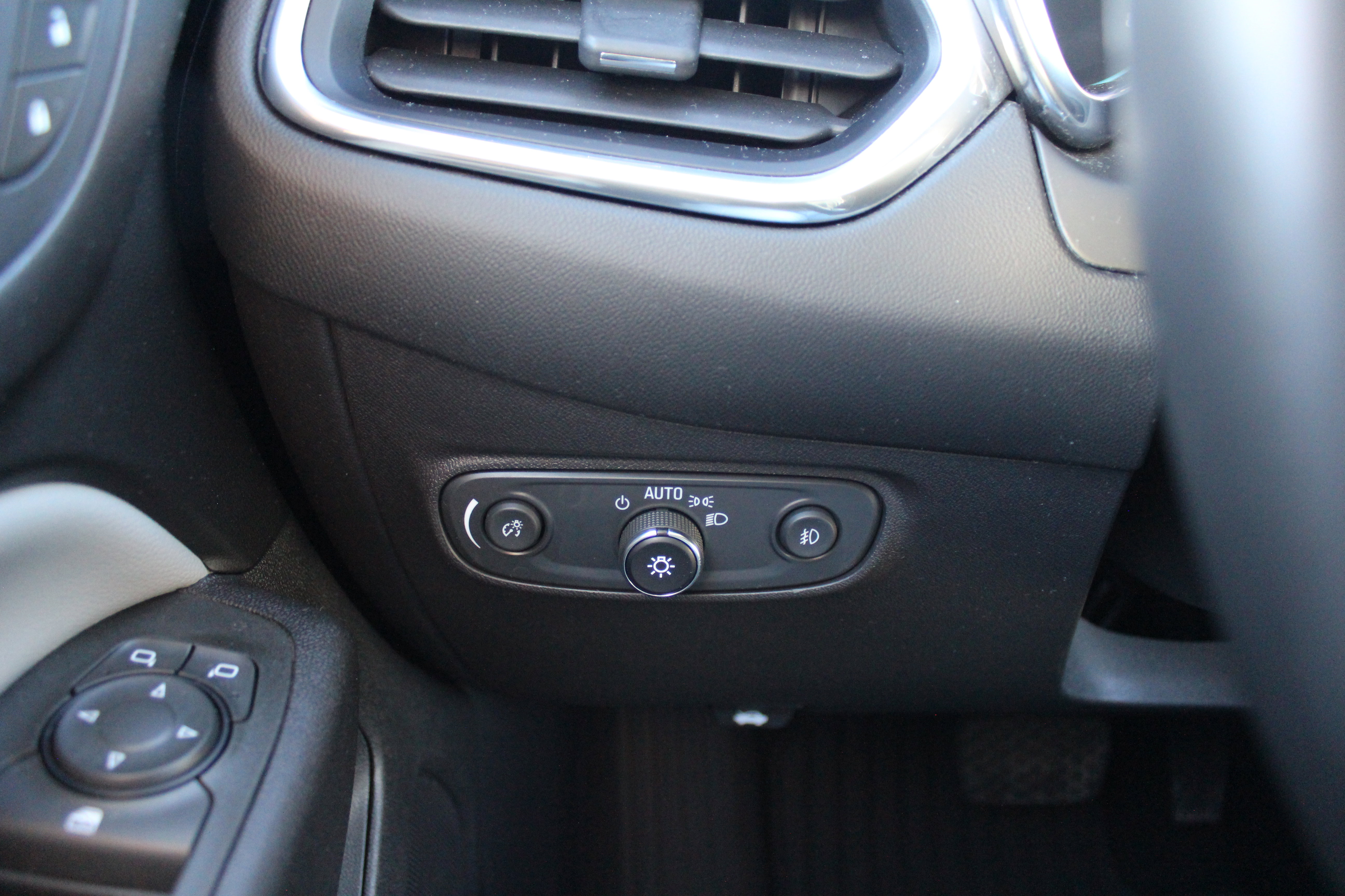 Used 2020 Chevrolet Equinox Premier image 20