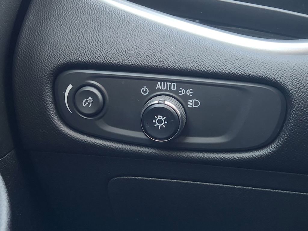 Used 2022 Chevrolet Malibu LS image 23