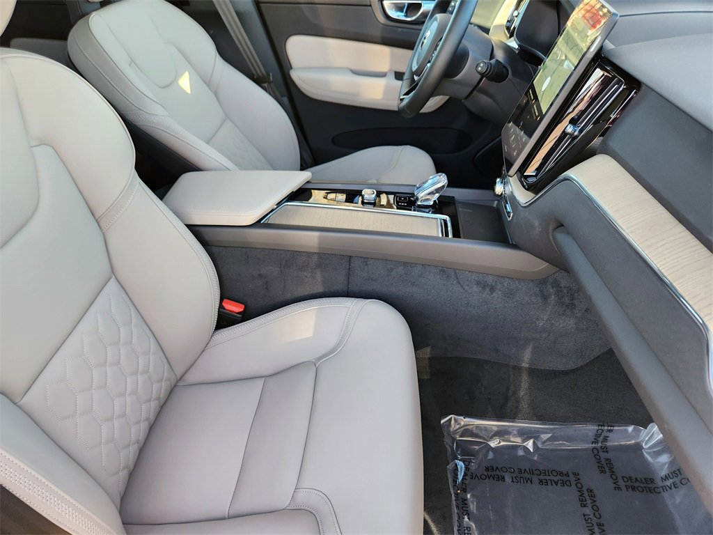 New 2026 Volvo XC60 B5 Plus w/ Climate Package image 4