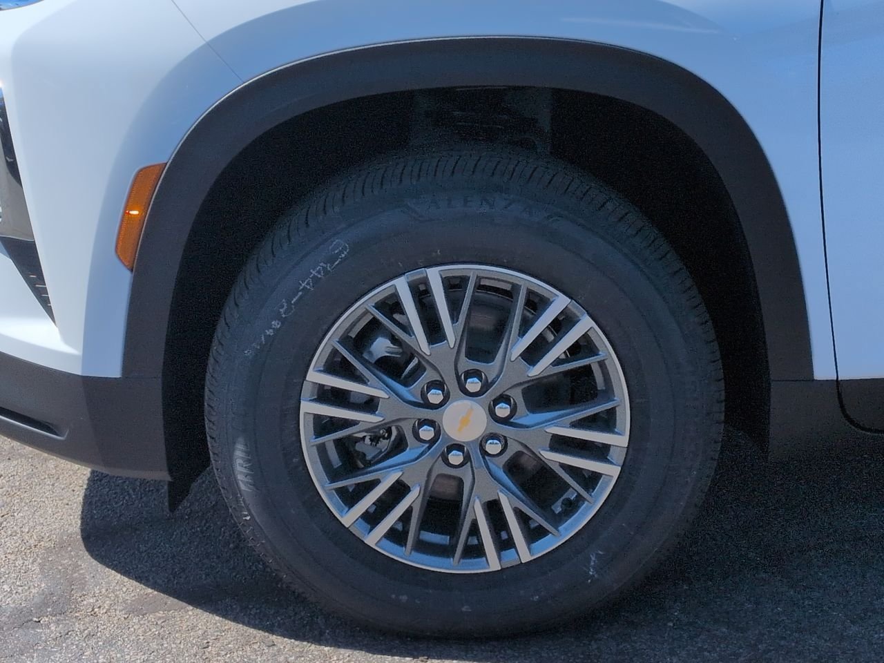 New 2026 Chevrolet Traverse LT w/ Driver Confidence Package FWD image 34
