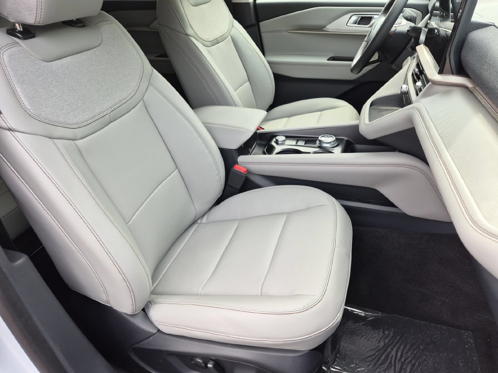 New 2026 Ford Explorer Active w/ Active Comfort Package AWD/4WD image 21