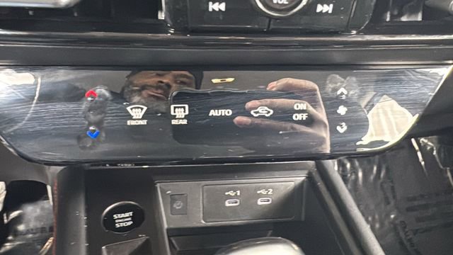 Certified 2025 Nissan Kicks SR image 27