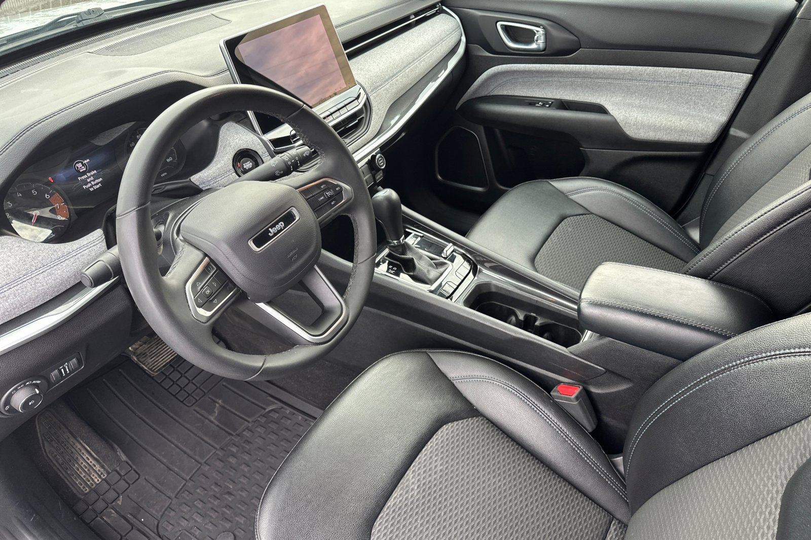 Used 2024 Jeep Compass Latitude image 9