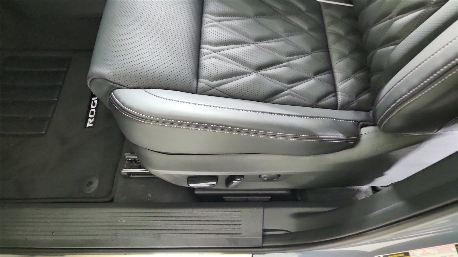 New 2026 Nissan Rogue Platinum w/ Platinum Premium Package image 18