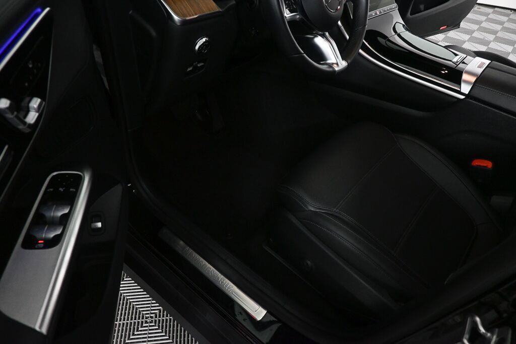 Certified 2025 Mercedes-Benz GLC 300 image 8