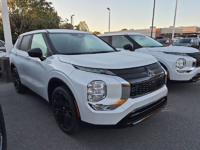 New 2026 Mitsubishi Outlander LE FWD image 2