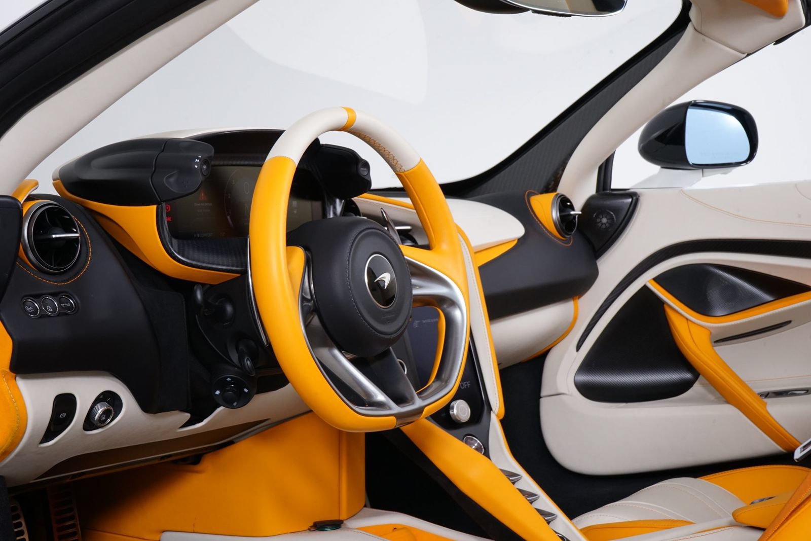 Used 2024 McLaren 750S Spider RWD image 4