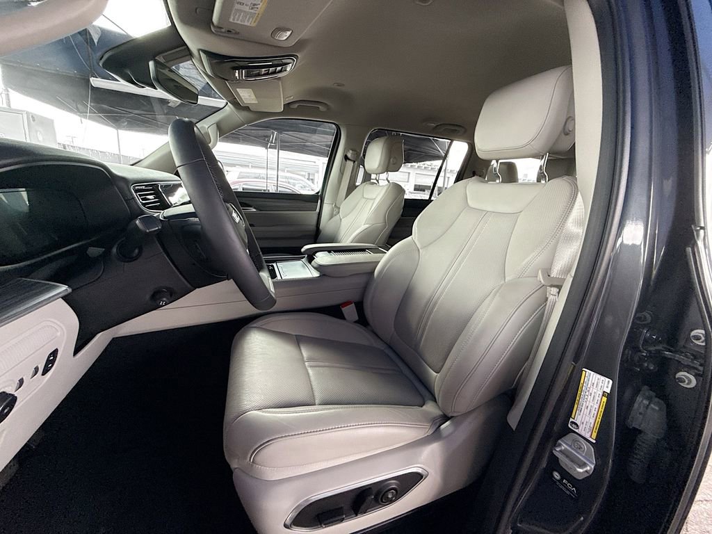 New 2024 Jeep Wagoneer Series II w/ Flexible Seating Group image 21