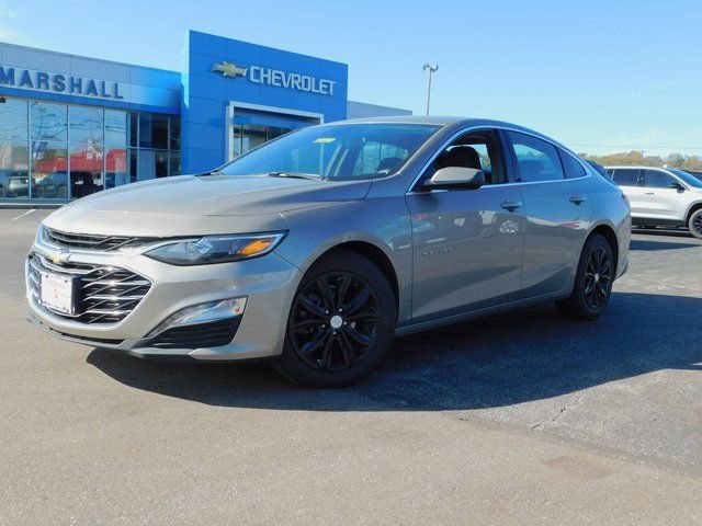 Used 2025 Chevrolet Malibu LT FWD image 2