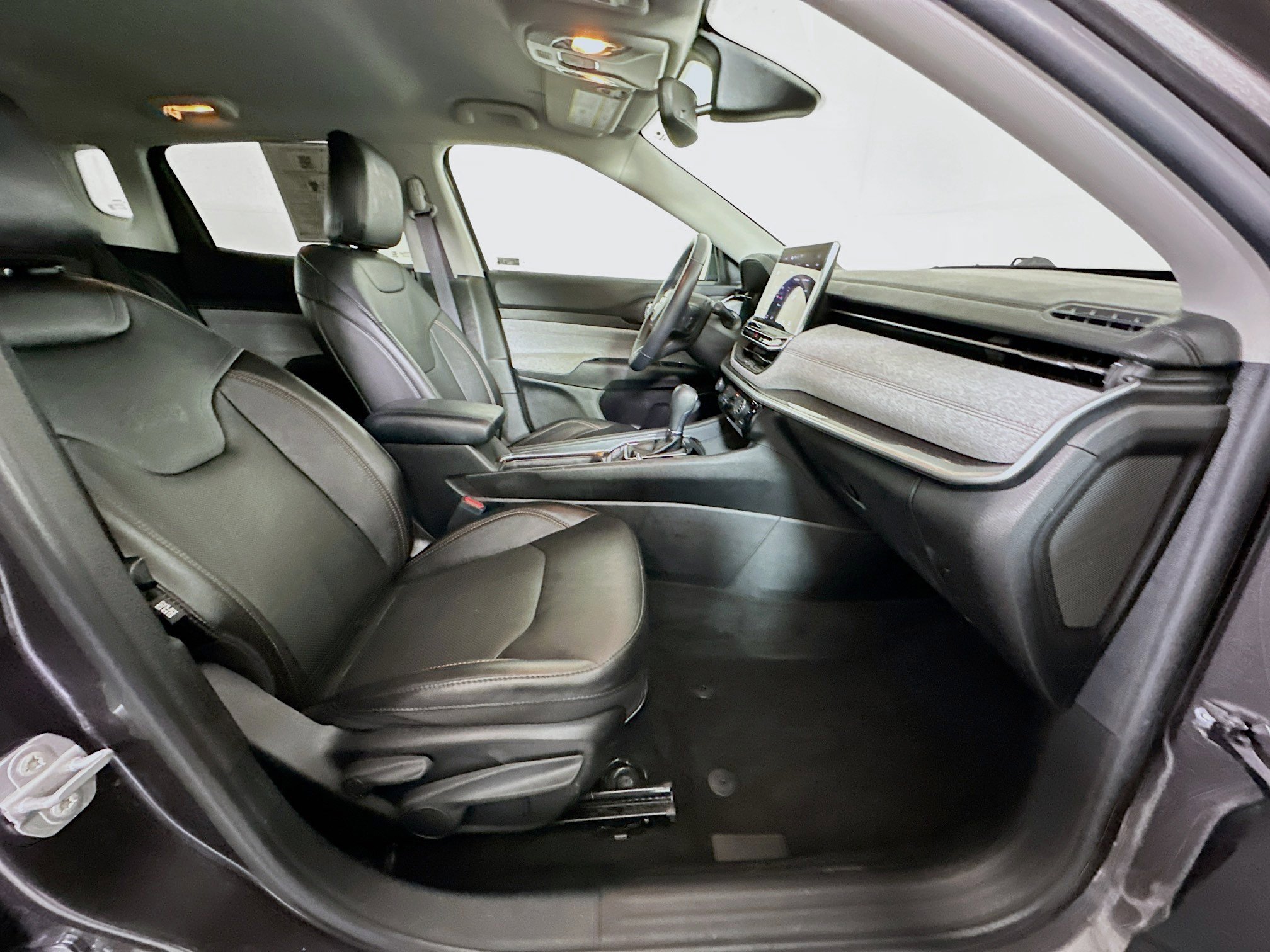 Used 2022 Jeep Compass Latitude image 29