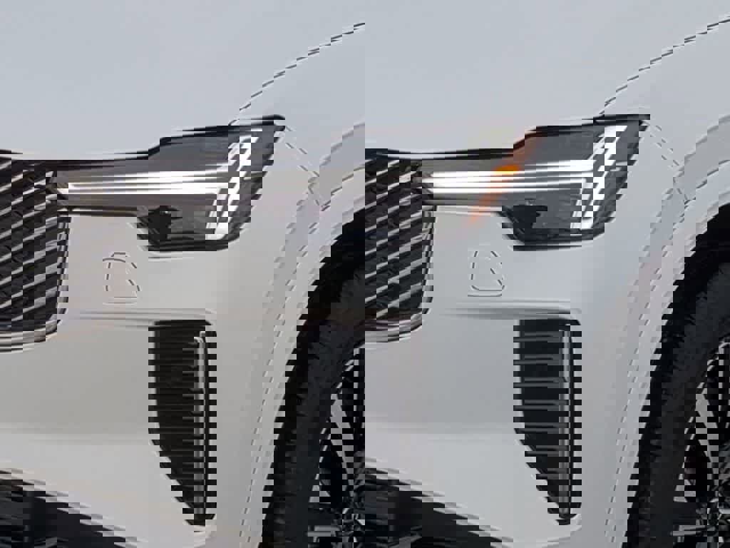 Certified 2025 Volvo XC90 B5 Core w/ Protection Package Premier image 10