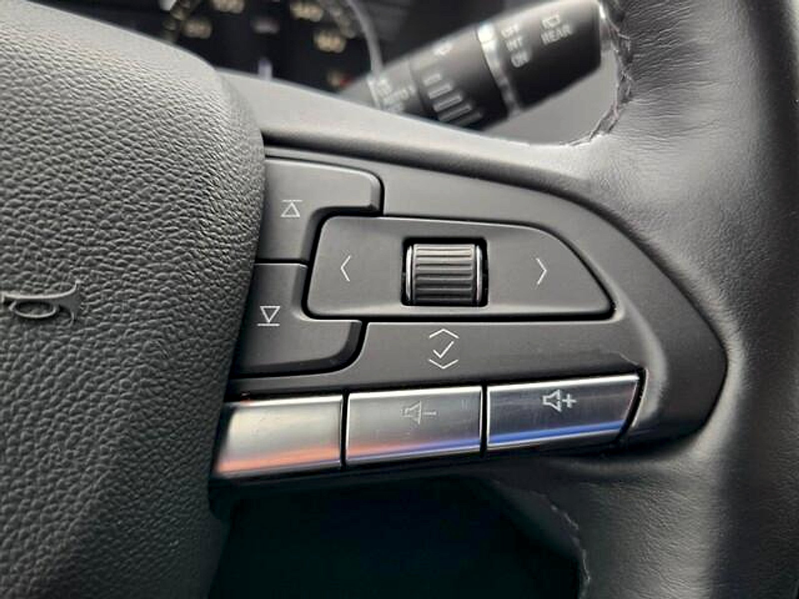 Used 2022 Cadillac XT4 Premium Luxury w/ Enhanced Visibility Package FWD image 22