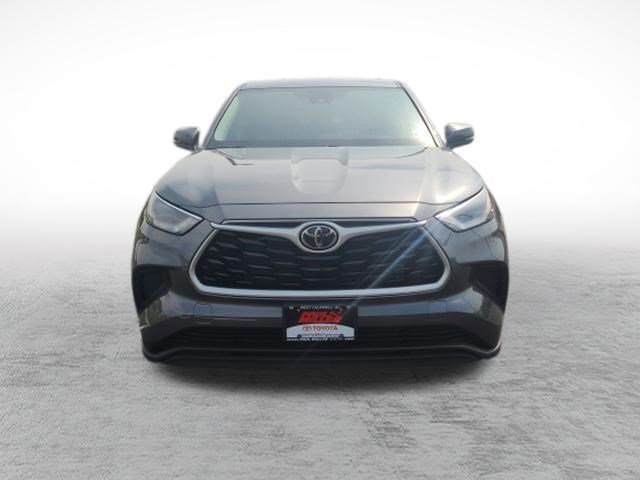 Used 2023 Toyota Highlander L AWD/4WD image 2