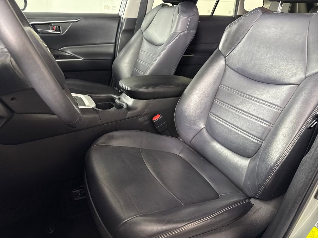 Used 2020 Toyota RAV4 XLE Premium image 10