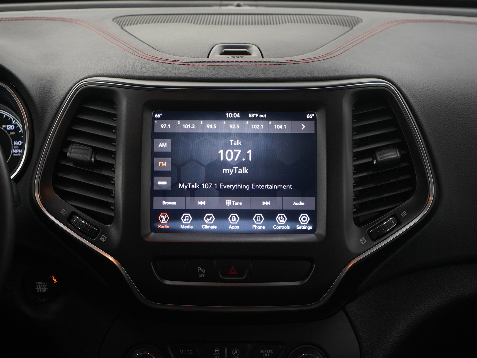 Used 2019 Jeep Cherokee Trailhawk w/ Cold Weather Group image 14