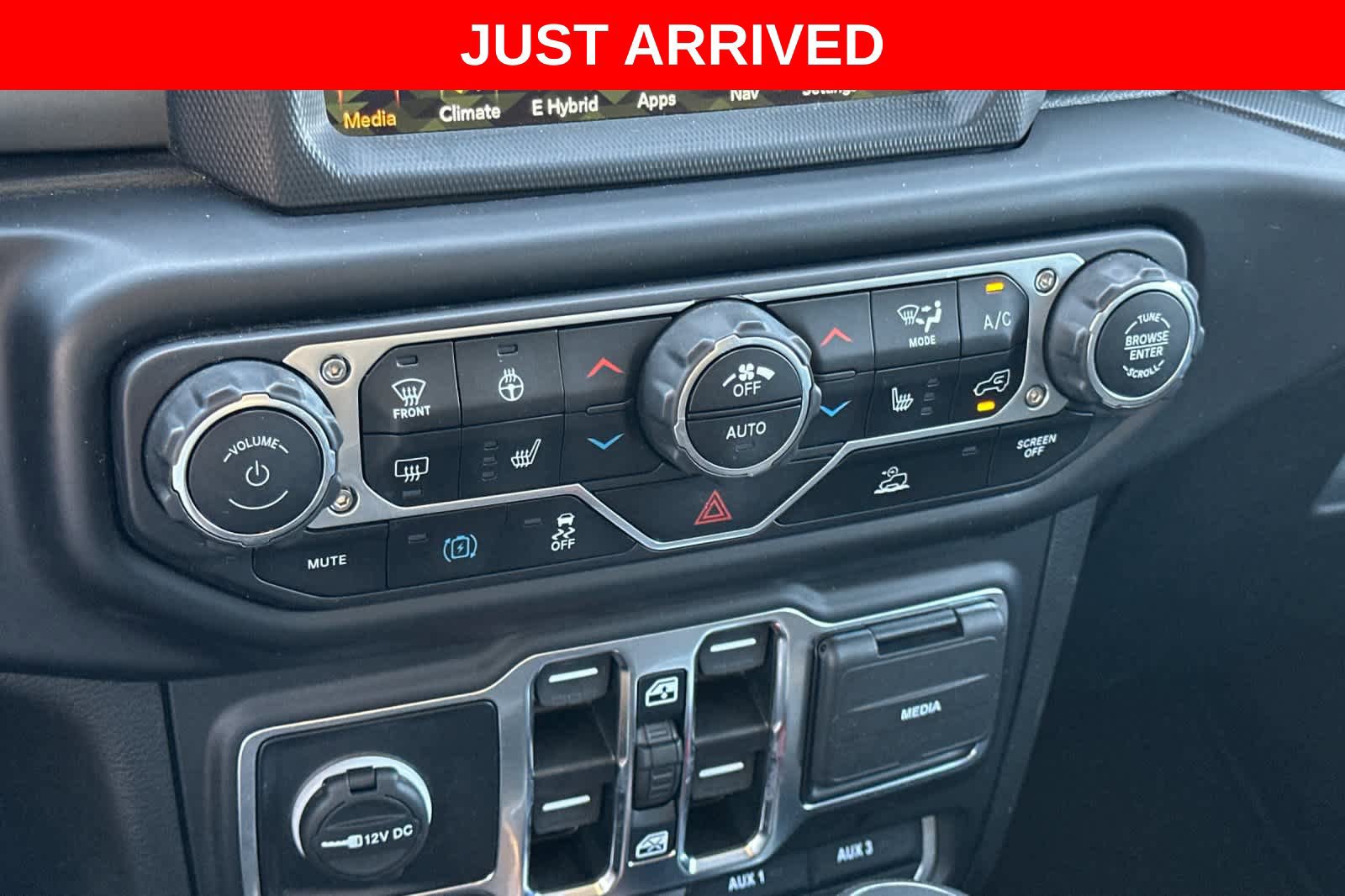 Used 2022 Jeep Wrangler Unlimited Rubicon 4xe w/ Cold Weather Group AWD/4WD image 22