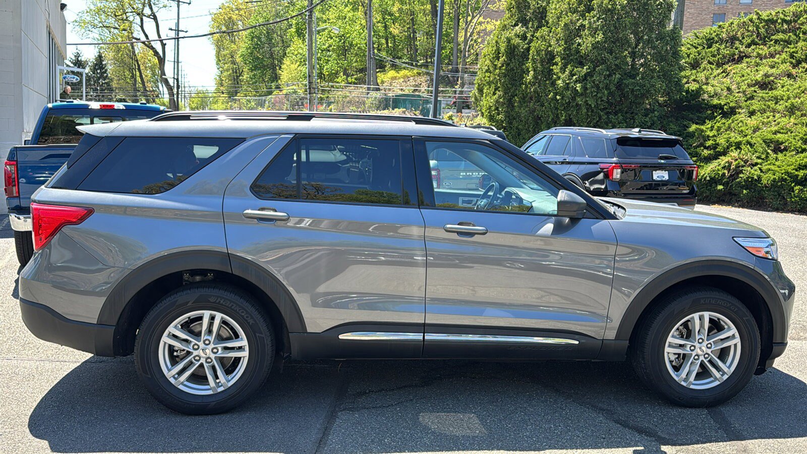 Certified 2022 Ford Explorer XLT w/ Equipment Group 202A AWD/4WD image 11