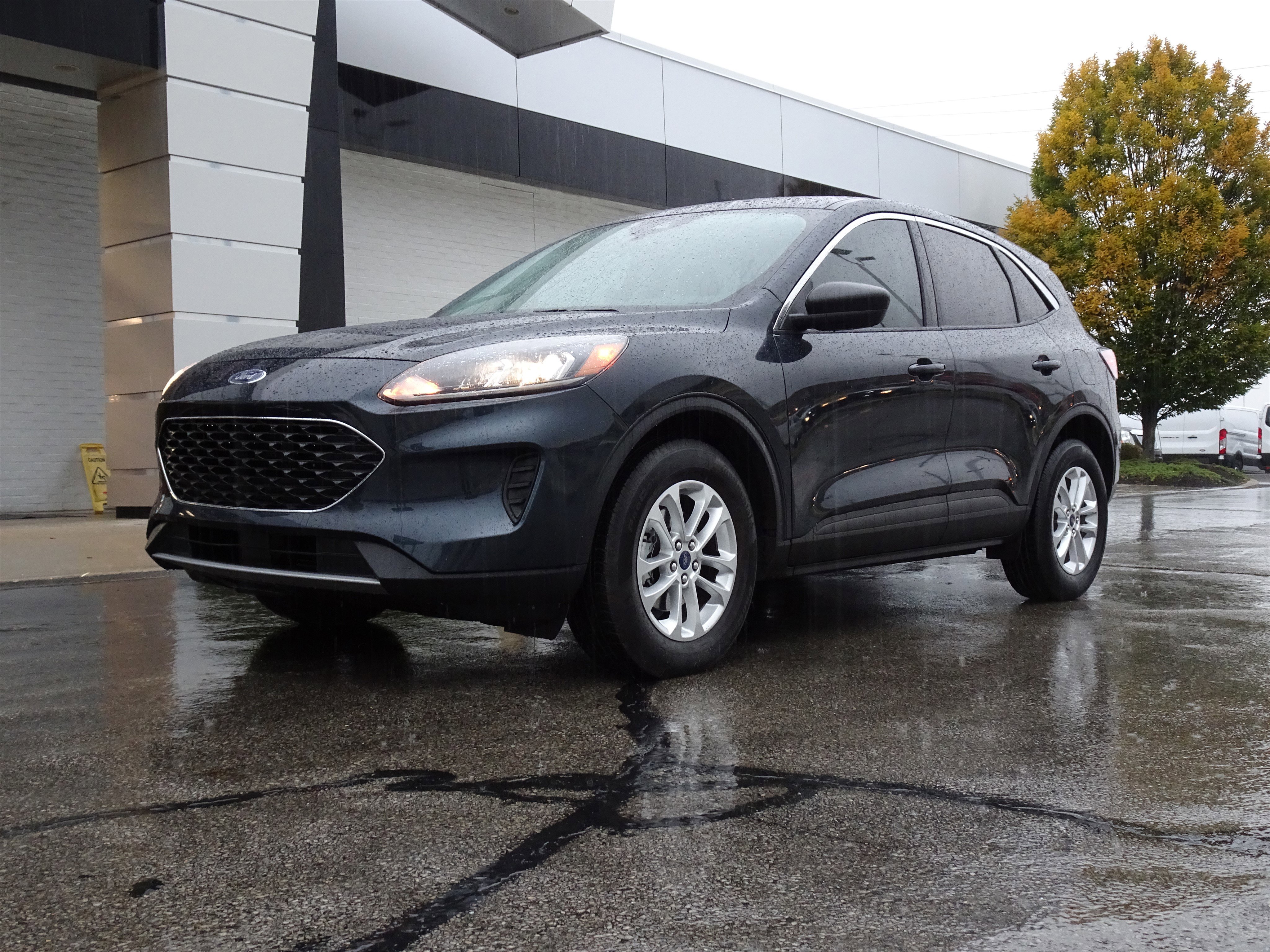 Used 2022 Ford Escape SE w/ Cold Weather Package image 16