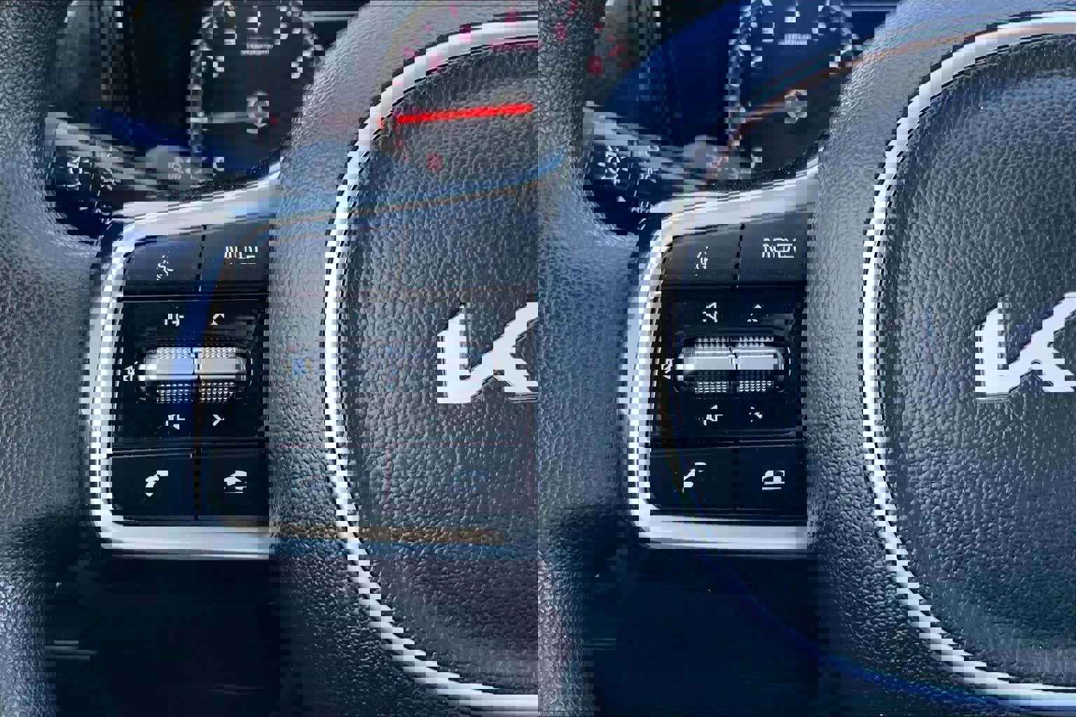 Used 2022 Kia Sorento LX AWD/4WD image 23