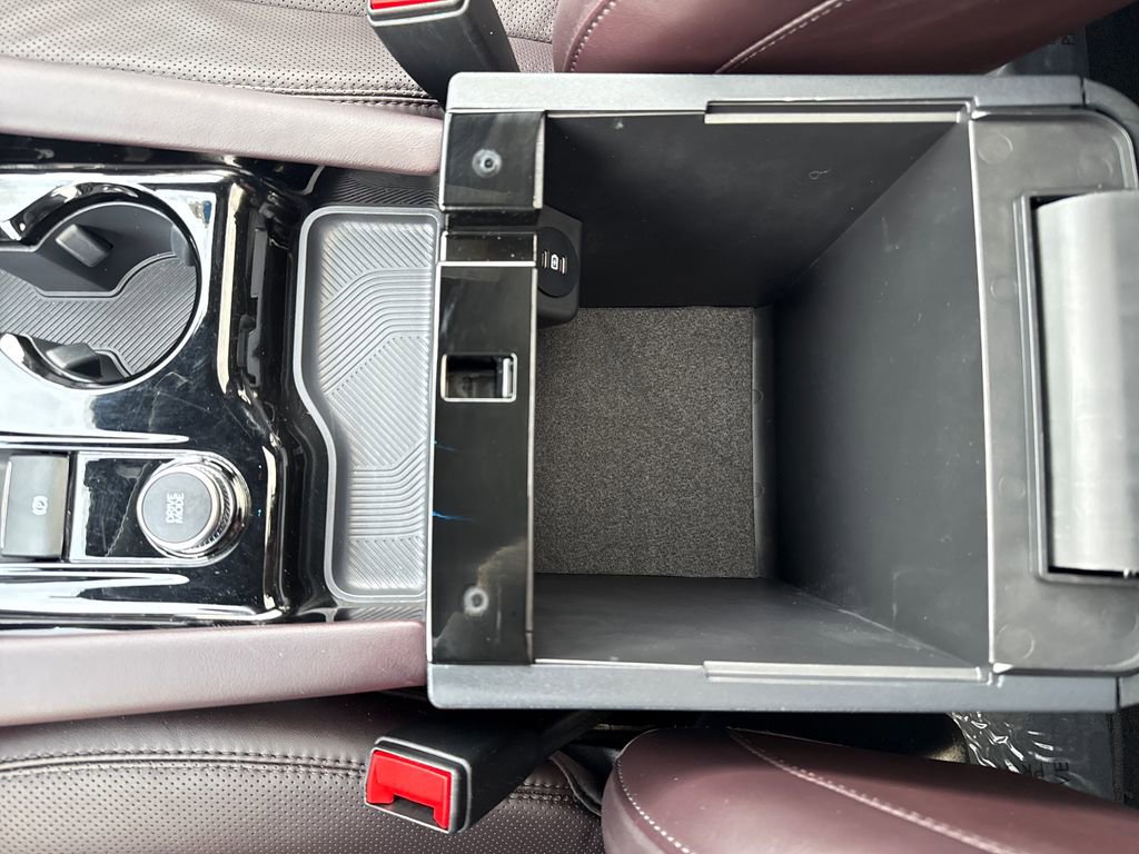 Used 2025 Ford Explorer Platinum w/ LUX Leather Package image 34