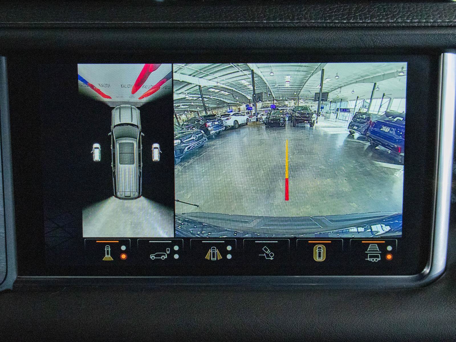 Used 2023 GMC Yukon Denali w/ Denali Reserve Package image 6