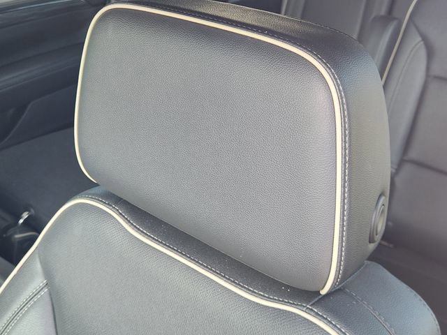 Used 2023 GMC Yukon XL SLT w/ SLT Premium Package image 26