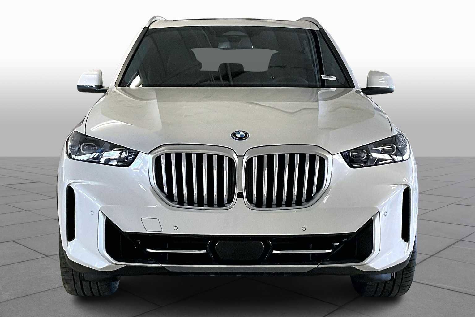 Used 2026 BMW X5 xDrive50e w/ Climate Comfort Package image 3