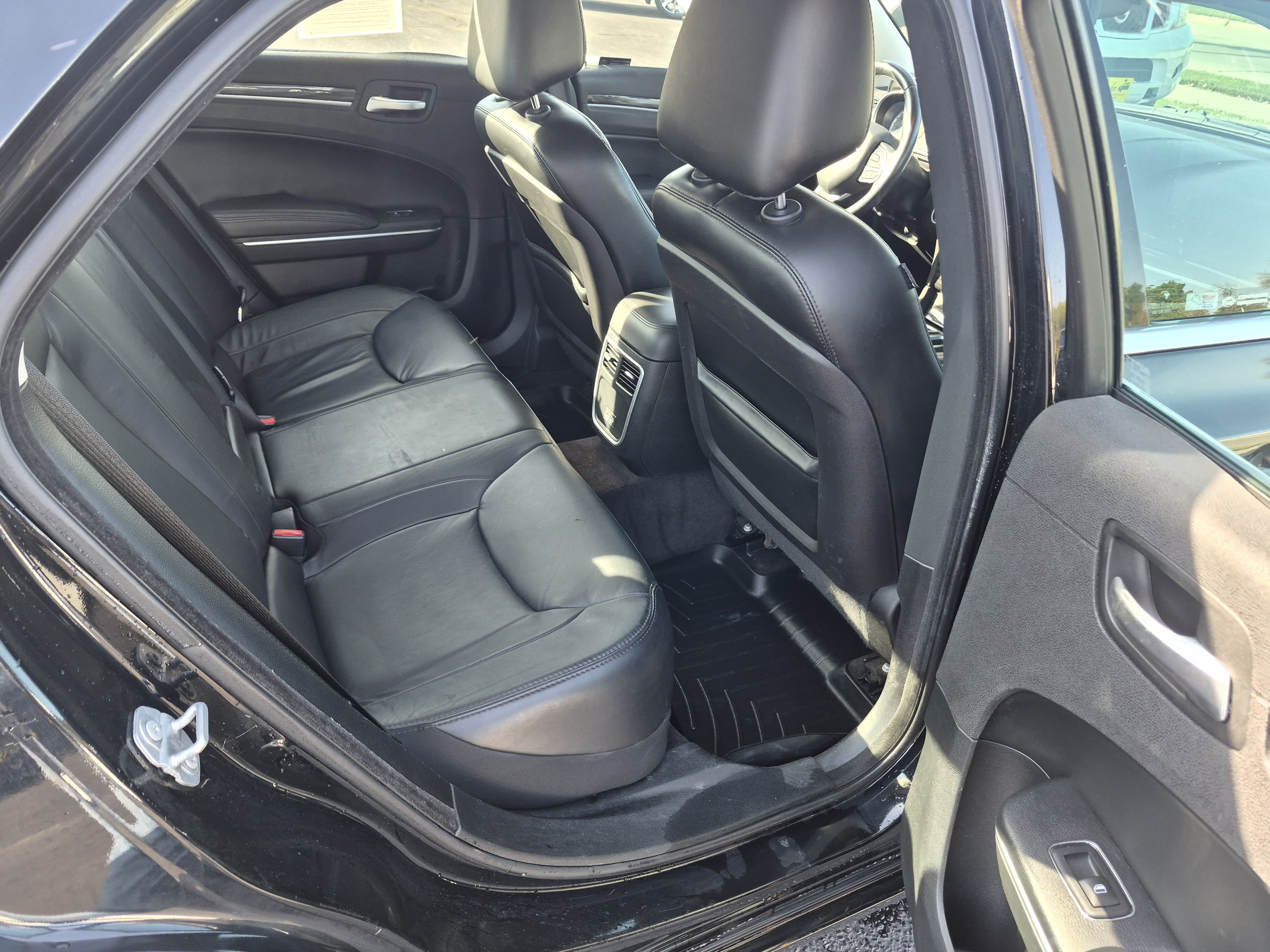 Used 2017 Chrysler 300 Limited AWD/4WD image 12