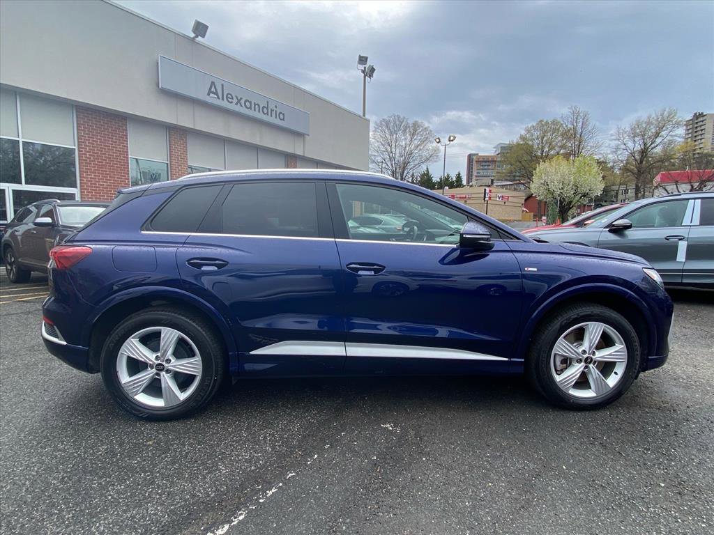 Used 2023 Audi Q4 e-tron Premium image 2