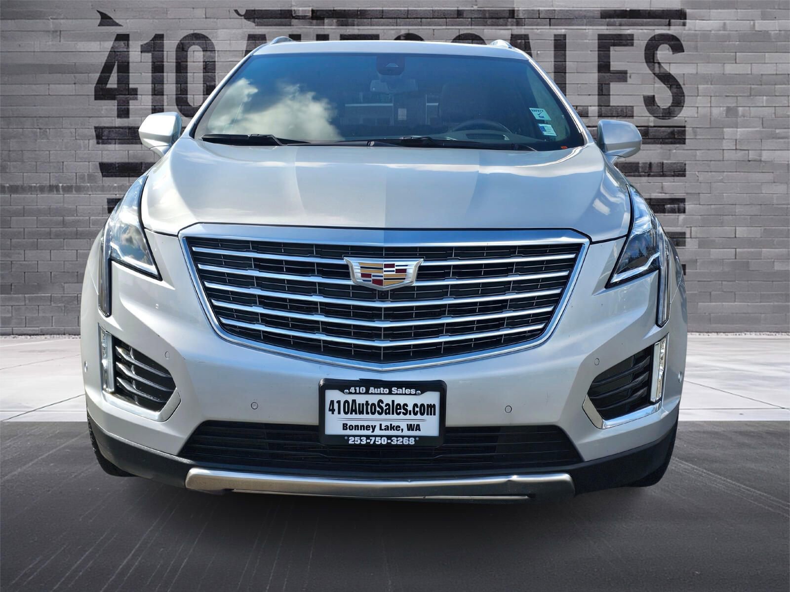 Used 2017 Cadillac XT5 Platinum w/ Driver Assist Package image 5