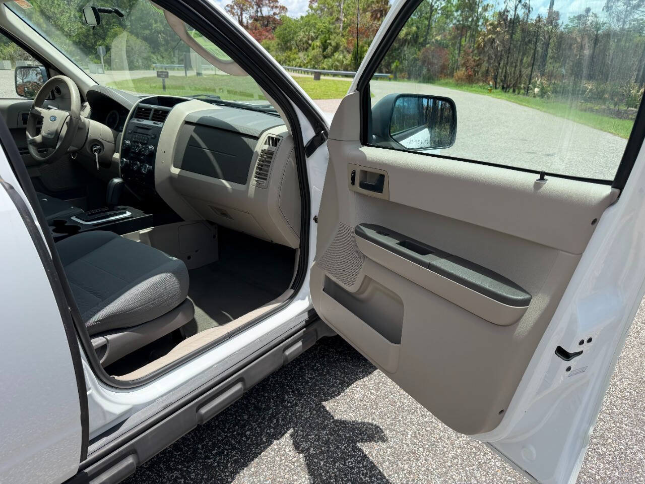 Used 2009 Ford Escape XLS FWD image 21