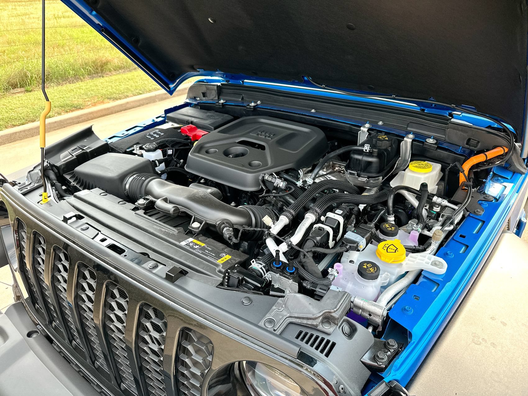 New 2023 Jeep Wrangler Unlimited w/ Sun & Screen Package AWD/4WD image 26
