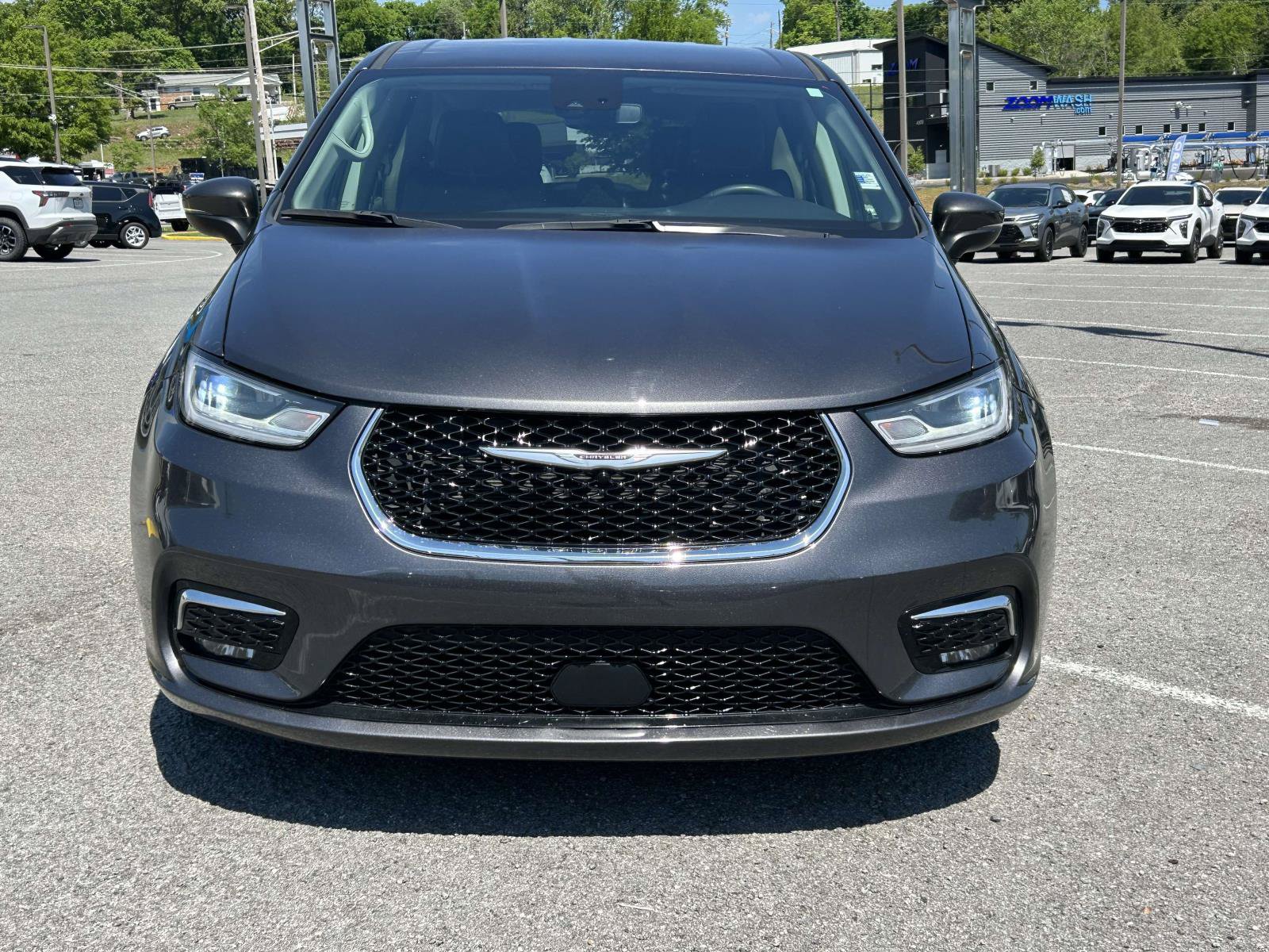 Used 2023 Chrysler Pacifica Touring-L FWD image 8
