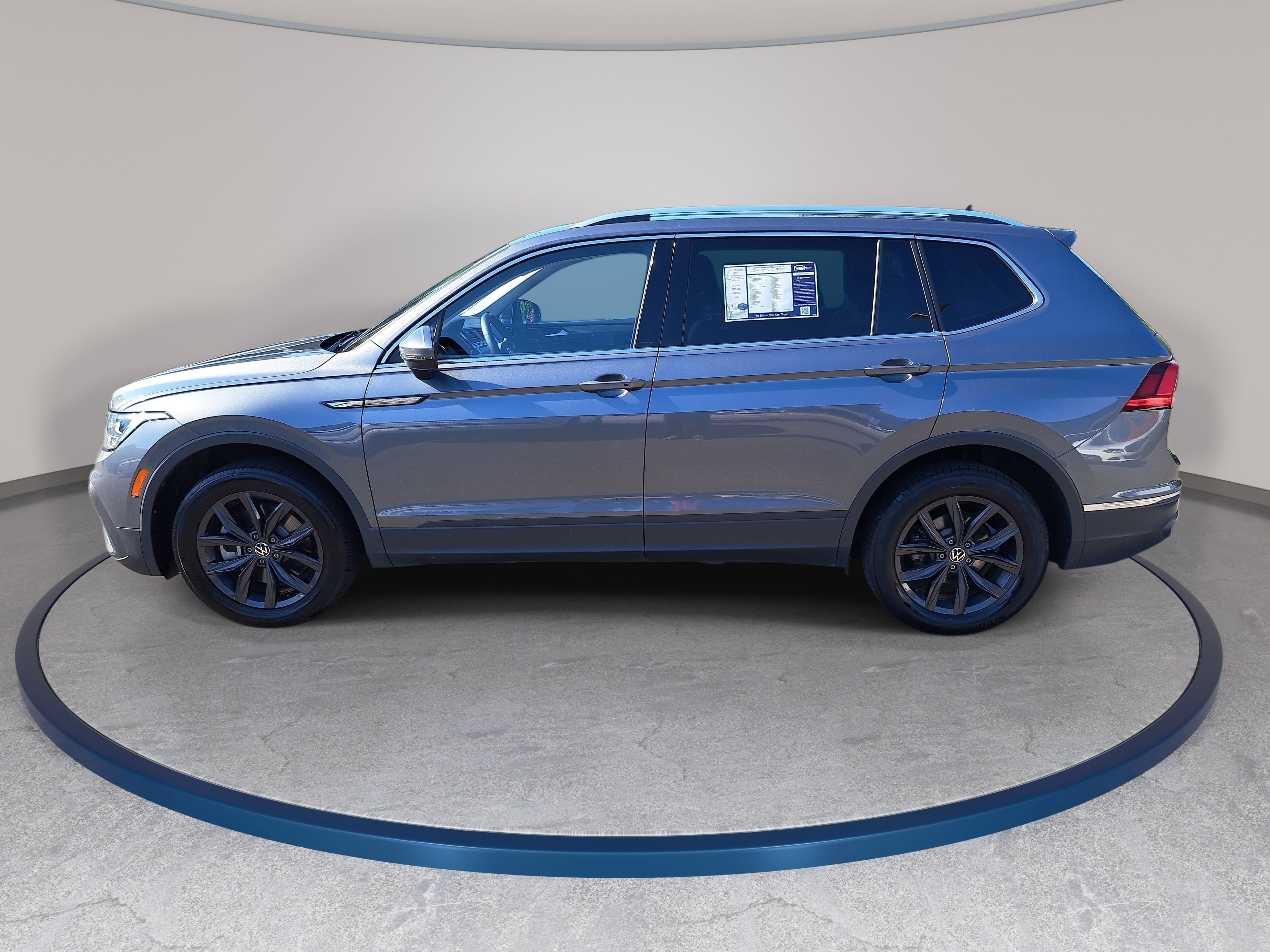 Used 2024 Volkswagen Tiguan SE FWD image 8