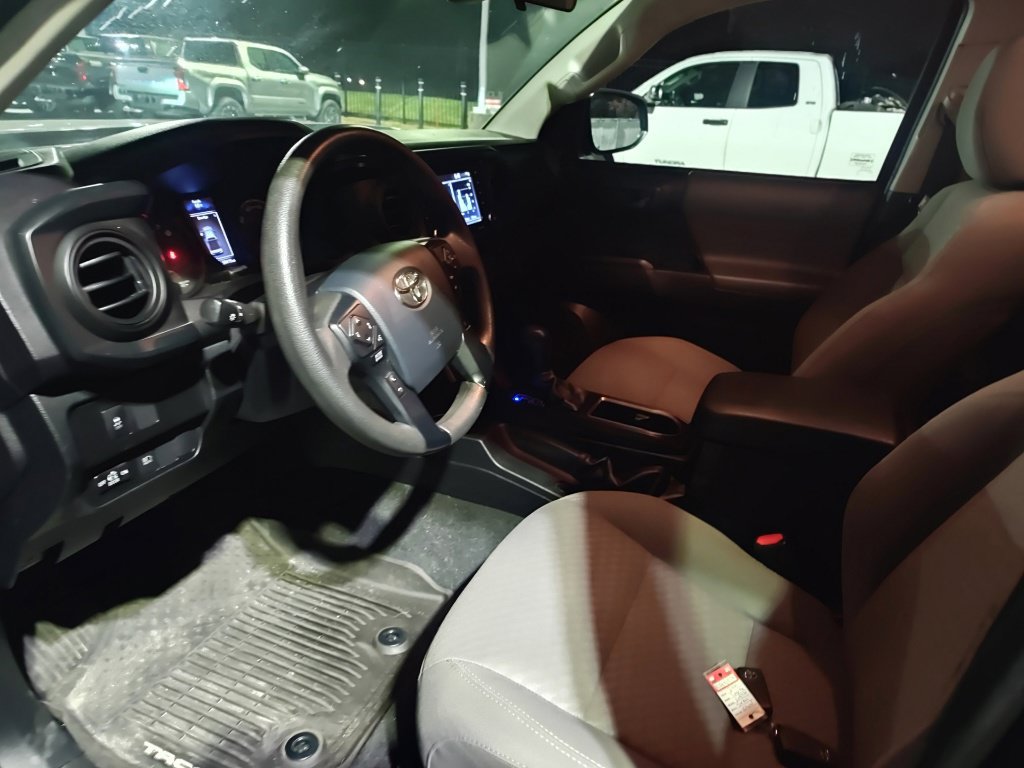 Used 2020 Toyota Tacoma SR AWD/4WD image 9